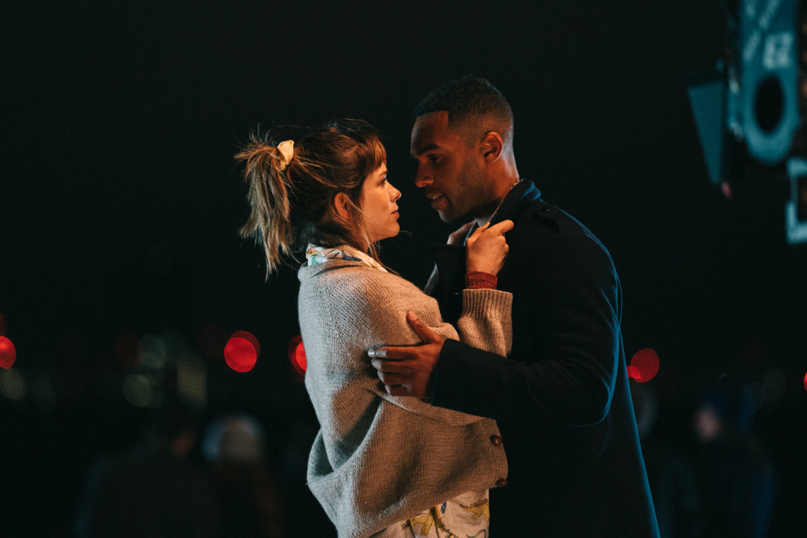 'This Time Next Year' con Lucien Laviscount e Sophie Cookson al cinema dal 14/11 con Notorious